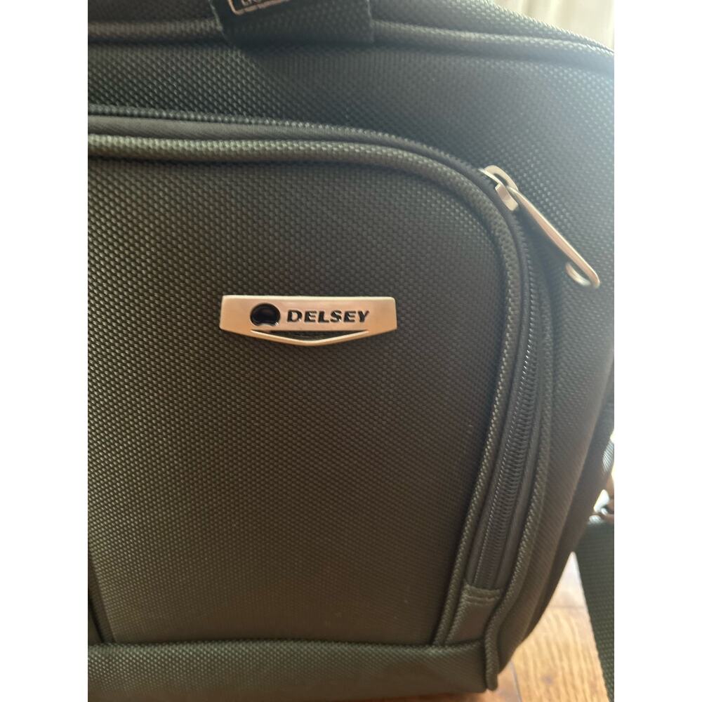 Delsey Laptop Computer Messenger Bag Army Green Tons of Storage EUC - Picture 3 of 10